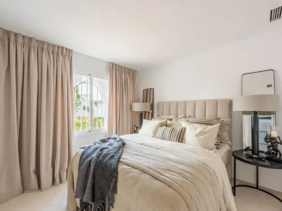 Town House for sale in El Oasis Club, Marbella