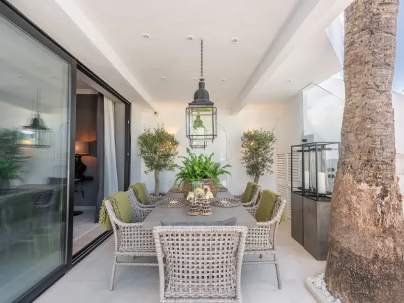 Town House for sale in El Oasis Club, Marbella