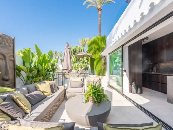 Town House for sale in El Oasis Club, Marbella