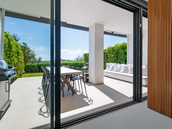 Elegant Renovated Townhouse on Frontline La Quinta Golf with Spectacular Views