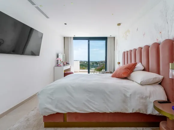 Elegant Renovated Townhouse on Frontline La Quinta Golf with Spectacular Views