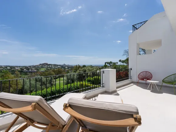 Elegant Renovated Townhouse on Frontline La Quinta Golf with Spectacular Views