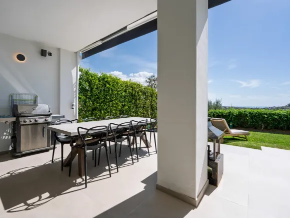 Elegant Renovated Townhouse on Frontline La Quinta Golf with Spectacular Views