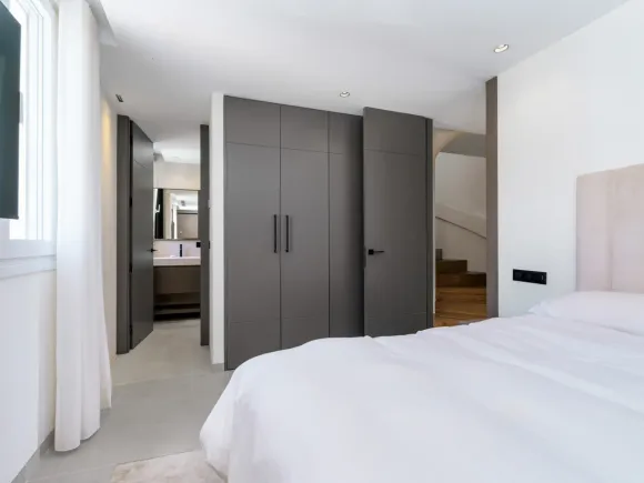 Elegant Renovated Townhouse on Frontline La Quinta Golf with Spectacular Views
