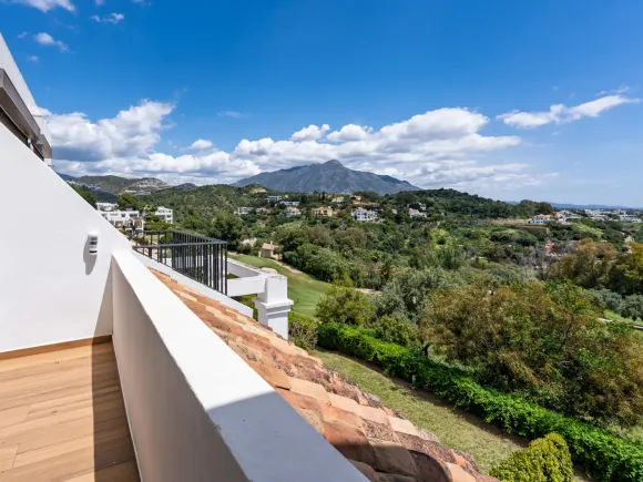 Elegant Renovated Townhouse on Frontline La Quinta Golf with Spectacular Views