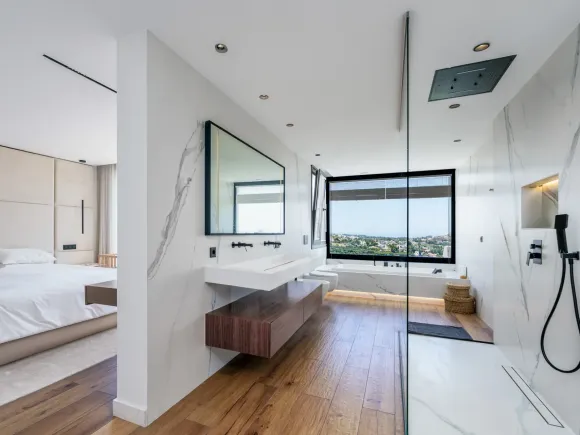 Elegant Renovated Townhouse on Frontline La Quinta Golf with Spectacular Views