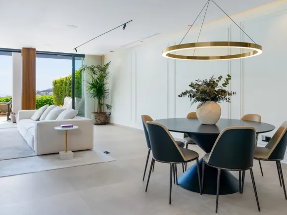 Elegant Renovated Townhouse on Frontline La Quinta Golf with Spectacular Views