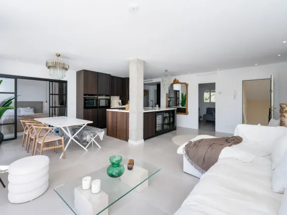 Elegant 3-Bedroom Penthouse with Panoramic Views in La Quinta, Marbella