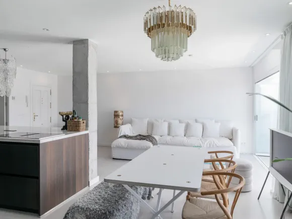 Elegant 3-Bedroom Penthouse with Panoramic Views in La Quinta, Marbella