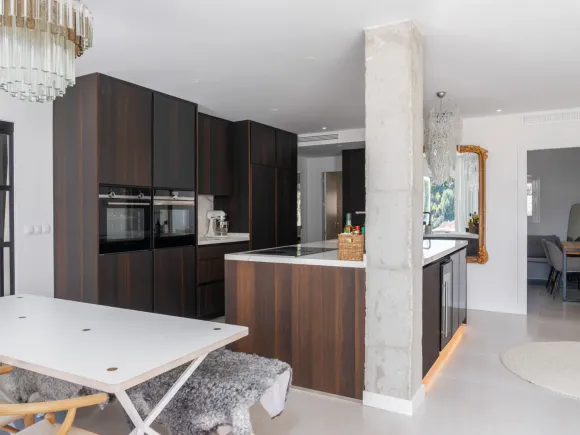 Elegant 3-Bedroom Penthouse with Panoramic Views in La Quinta, Marbella