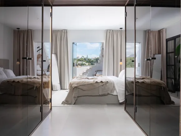 Elegant 3-Bedroom Penthouse with Panoramic Views in La Quinta, Marbella
