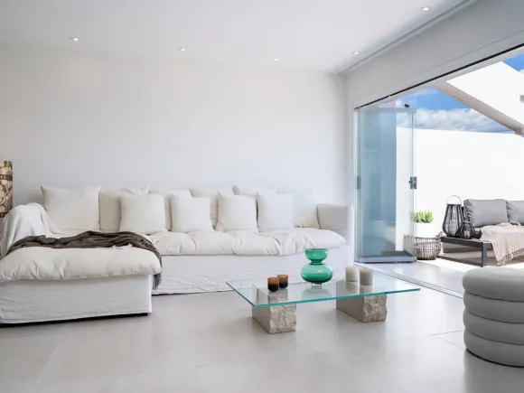 Elegant 3-Bedroom Penthouse with Panoramic Views in La Quinta, Marbella