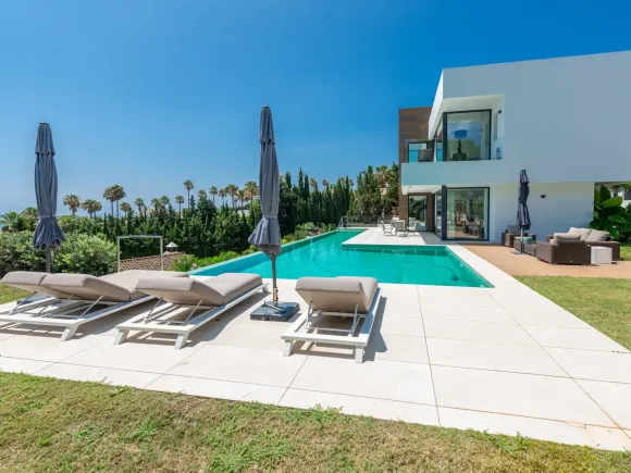 Luxury Villa with Panoramic Sea Views in La Paloma, Manilva