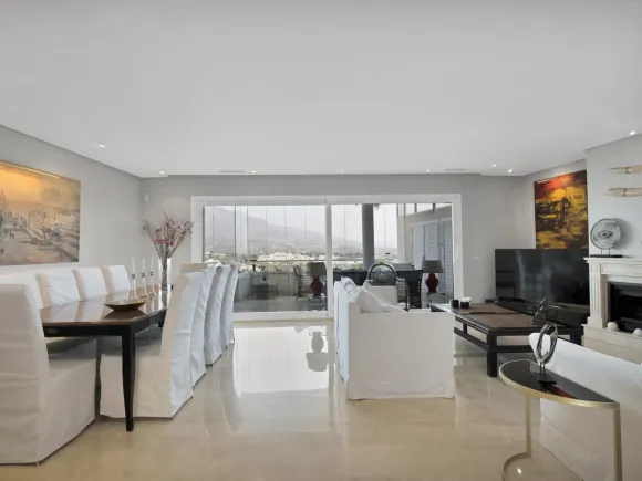 Exquisite Three-Bedroom Duplex Penthouse with Panoramic Views in Marbella