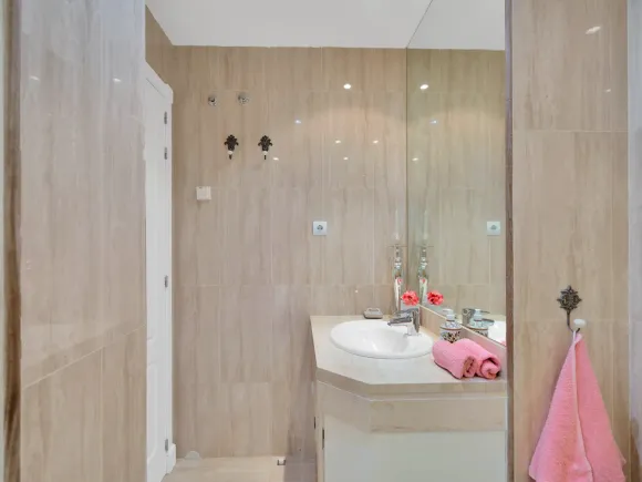 Exquisite Three-Bedroom Duplex Penthouse with Panoramic Views in Marbella
