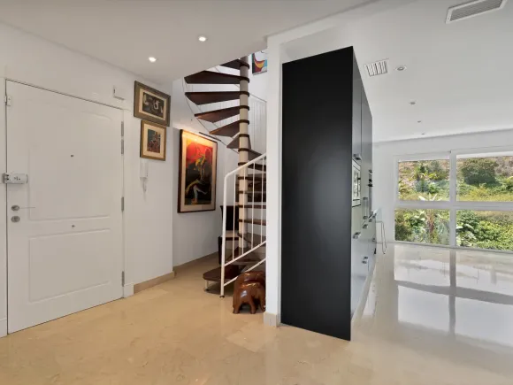 Exquisite Three-Bedroom Duplex Penthouse with Panoramic Views in Marbella