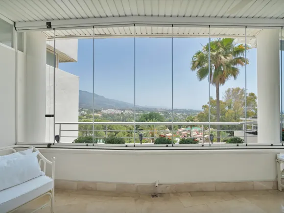 Exquisite Three-Bedroom Duplex Penthouse with Panoramic Views in Marbella
