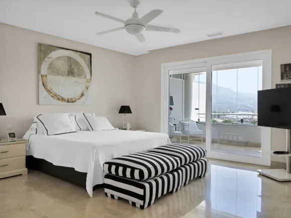 Exquisite Three-Bedroom Duplex Penthouse with Panoramic Views in Marbella