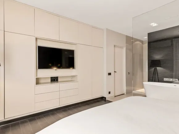 Luxury Renovated Frontline Apartment with Panoramic Views in Benabola, Puerto Banús