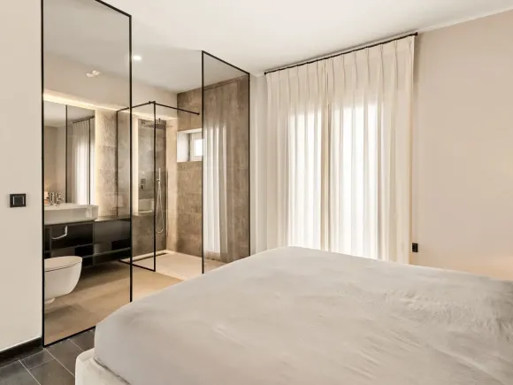 Luxury Renovated Frontline Apartment with Panoramic Views in Benabola, Puerto Banús