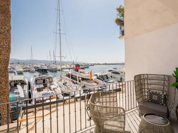 Luxury Renovated Frontline Apartment with Panoramic Views in Benabola, Puerto Banús