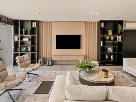 Luxury Renovated Frontline Apartment with Panoramic Views in Benabola, Puerto Banús