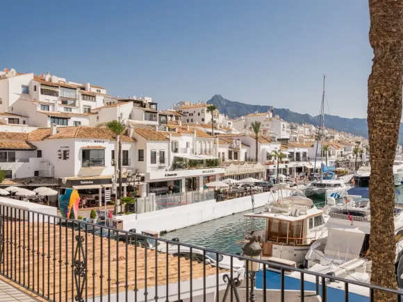 Luxury Renovated Frontline Apartment with Panoramic Views in Benabola, Puerto Banús