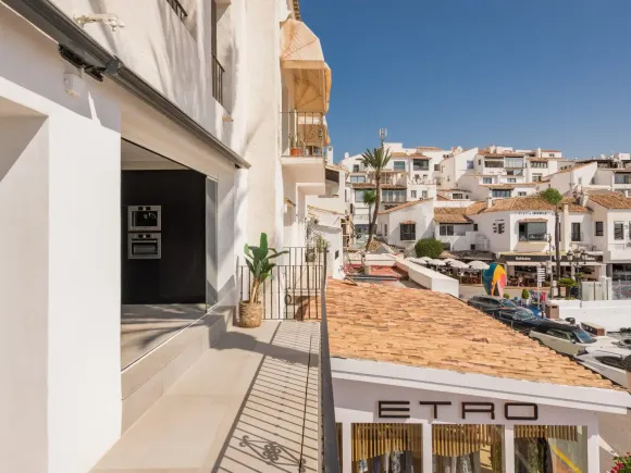 Luxury Renovated Frontline Apartment with Panoramic Views in Benabola, Puerto Banús