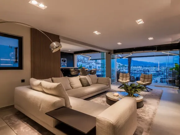 Luxury Renovated Frontline Apartment with Panoramic Views in Benabola, Puerto Banús