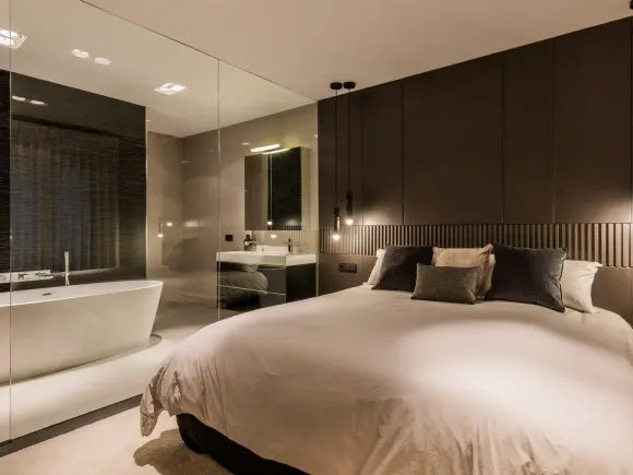 Luxury Renovated Frontline Apartment with Panoramic Views in Benabola, Puerto Banús