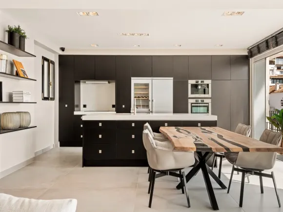Luxury Renovated Frontline Apartment with Panoramic Views in Benabola, Puerto Banús