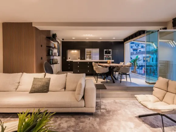 Luxury Renovated Frontline Apartment with Panoramic Views in Benabola, Puerto Banús