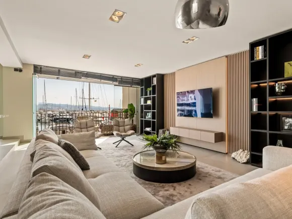 Luxury Renovated Frontline Apartment with Panoramic Views in Benabola, Puerto Banús