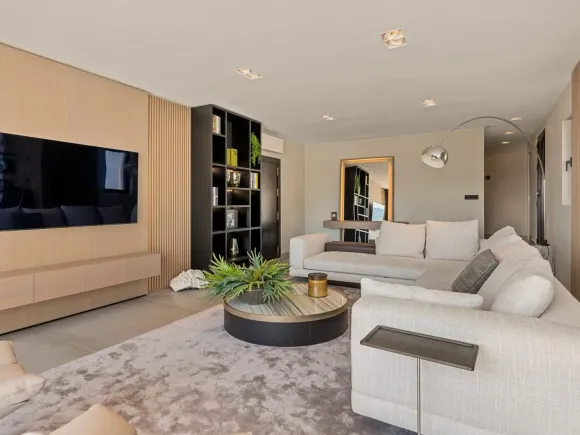 Luxury Renovated Frontline Apartment with Panoramic Views in Benabola, Puerto Banús