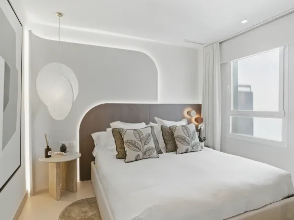 Luxury three bedroom, south west facing, first floor apartment in one of the most exclusive frontline beach communities Palm Beach, Los Monteros