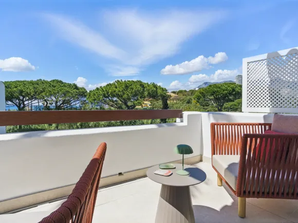 Luxury three bedroom, south west facing, first floor apartment in one of the most exclusive frontline beach communities Palm Beach, Los Monteros
