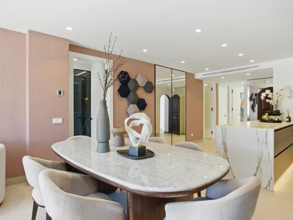 Luxury three bedroom, south west facing, first floor apartment in one of the most exclusive frontline beach communities Palm Beach, Los Monteros