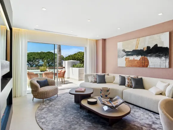 Luxury three bedroom, south west facing, first floor apartment in one of the most exclusive frontline beach communities Palm Beach, Los Monteros