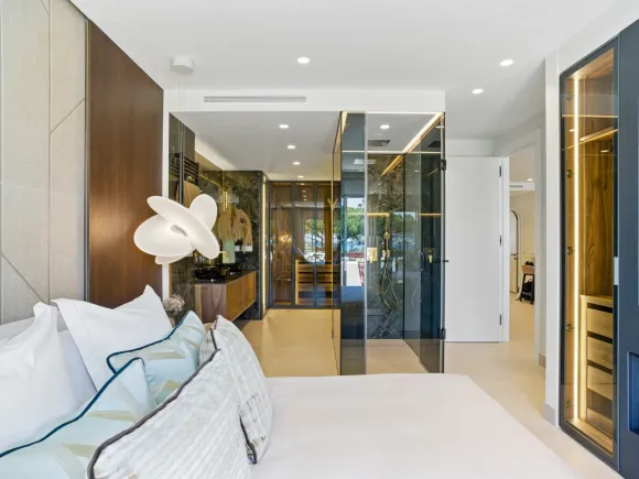 Luxury three bedroom, south west facing, first floor apartment in one of the most exclusive frontline beach communities Palm Beach, Los Monteros
