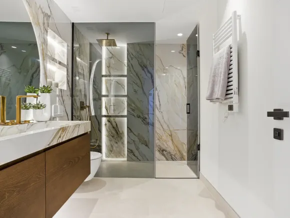 Luxury three bedroom, south west facing, first floor apartment in one of the most exclusive frontline beach communities Palm Beach, Los Monteros