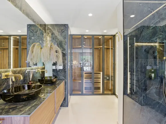 Luxury three bedroom, south west facing, first floor apartment in one of the most exclusive frontline beach communities Palm Beach, Los Monteros