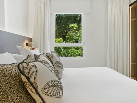 Luxury three bedroom, south west facing, first floor apartment in one of the most exclusive frontline beach communities Palm Beach, Los Monteros