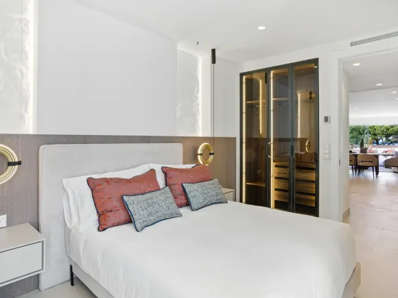 Luxury three bedroom, south west facing, first floor apartment in one of the most exclusive frontline beach communities Palm Beach, Los Monteros
