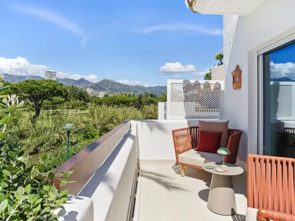 Luxury three bedroom, south west facing, first floor apartment in one of the most exclusive frontline beach communities Palm Beach, Los Monteros