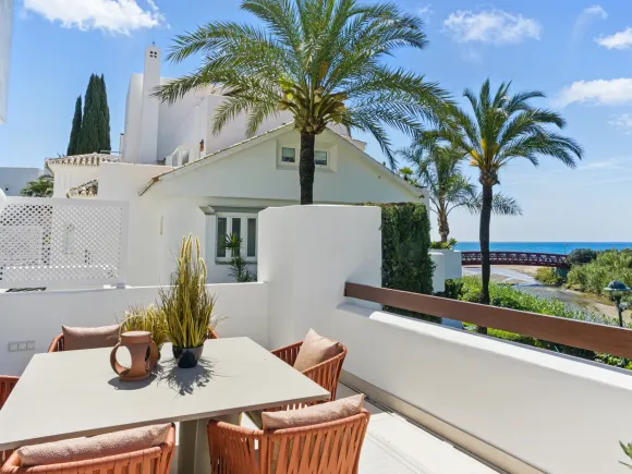 Luxury three bedroom, south west facing, first floor apartment in one of the most exclusive frontline beach communities Palm Beach, Los Monteros