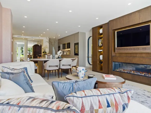 Luxury three bedroom, south west facing, first floor apartment in one of the most exclusive frontline beach communities Palm Beach, Los Monteros