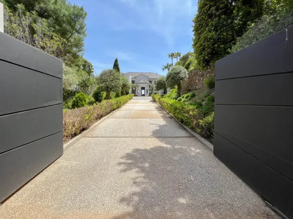 Fantastic modern villa with amazing panoramic sea views in La Zagaleta