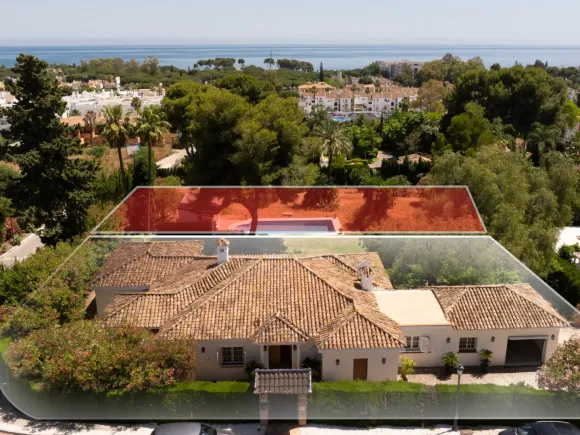 Plot for sale in El Paraiso Medio, Estepona