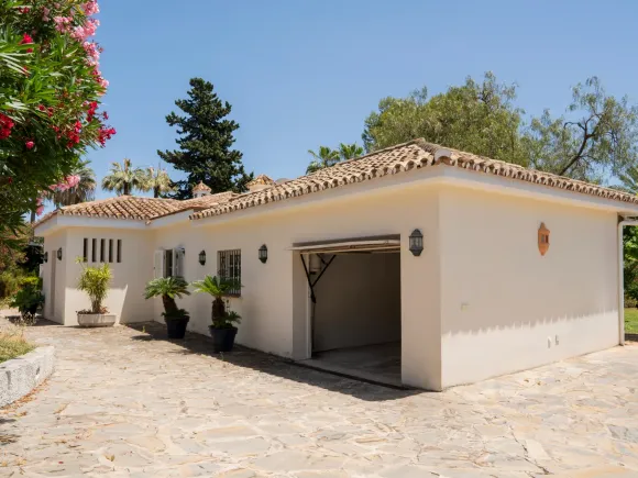 Paraiso Medio 11 - Two Properties, One Exceptional Opportunity — El Paraíso, Estepona