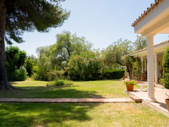 Paraiso Medio 11 - Two Properties, One Exceptional Opportunity — El Paraíso, Estepona
